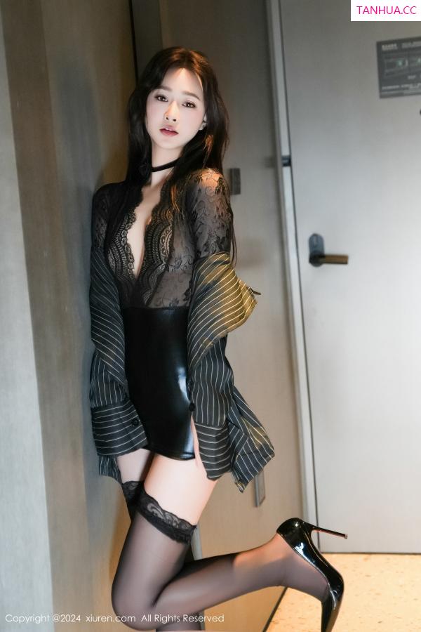   [XiuRen]高清写真图 2024.06.06 No.8660 软糖爱喝奶 黑丝美腿第16张图片